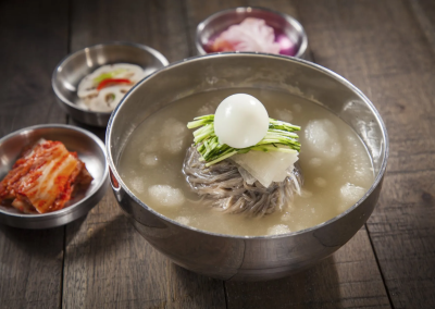 물냉면冷面BuckwheatNoodlesinChilledBeefBroth