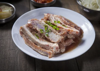 돼지갈비猪排骨MarinatedSearedPorkRibs
